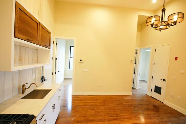 Rented by Loom Group | media 13