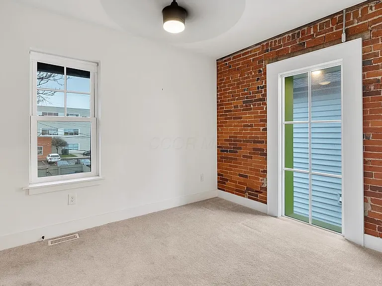 1191 E Rich St — Photo 36