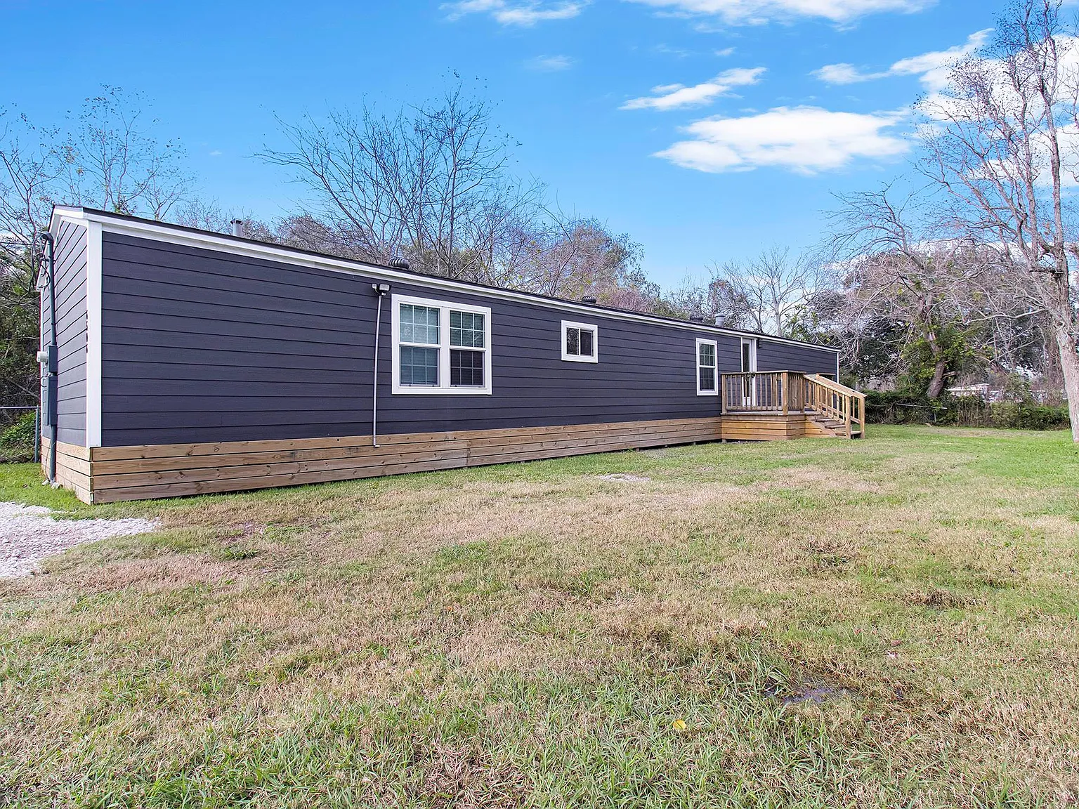 3 bed, 2.0 bath, 1216 sqft, $1,580 — Photo 1