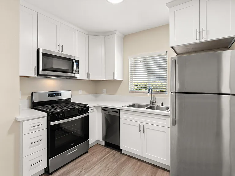 School Circle Apartments - Riverside, CA — Photo 2