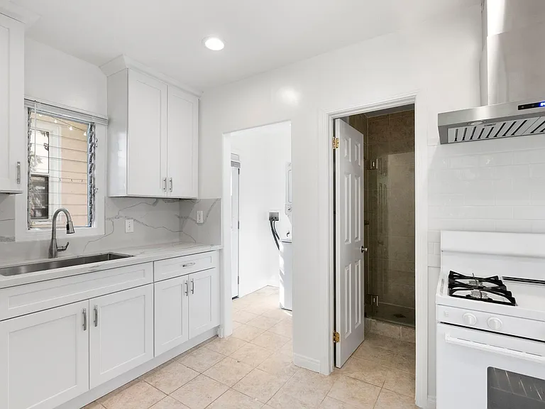 711 E Edgeware Rd #711 — Photo 5