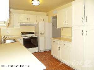 PHOTO-6531 Calle Herculo-kitchen