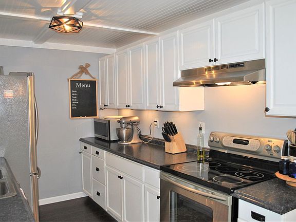 5th image of 1479 Willow View Dr