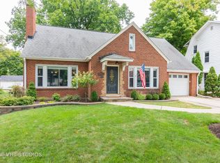 923 N Main St, Wheaton, IL 60187