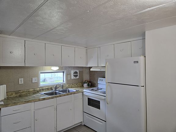 3rd image of 6413 Leonard Ct