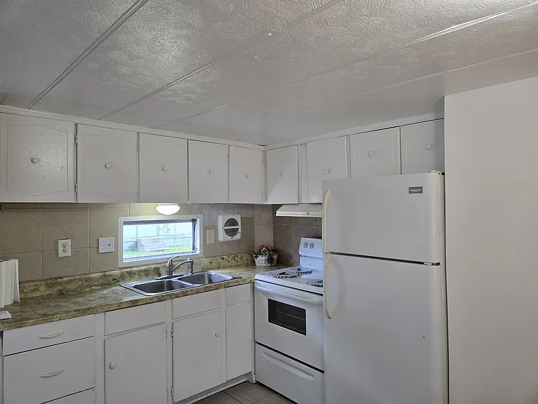 6413 Leonard Ct — Photo 3