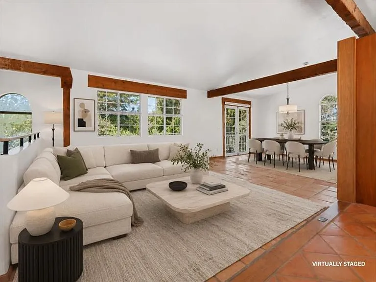 930 Valley View Dr — Photo 3
