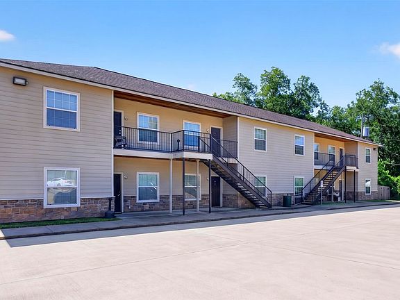 2nd image of 403 Nacogdoches St