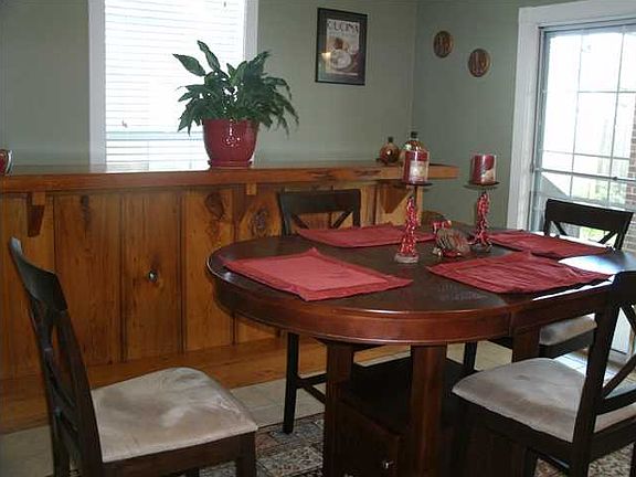 3rd image of 411 Gordon Crockett Dr