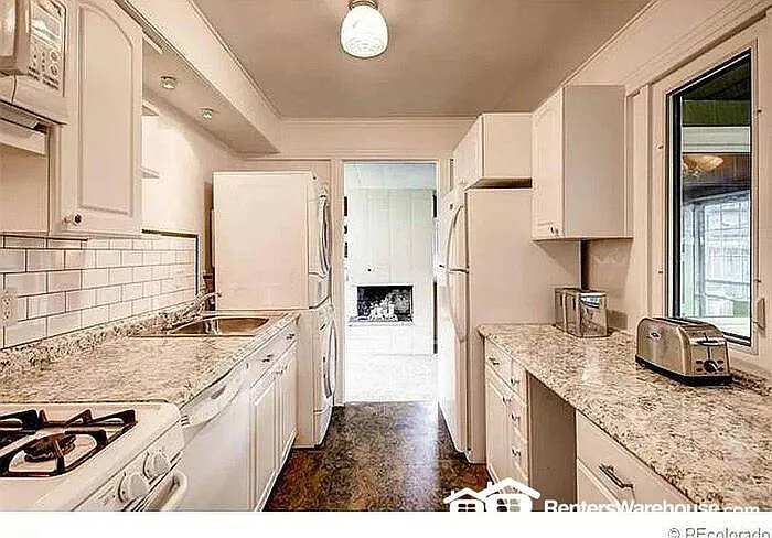 3030 S Bellaire St — Photo 10
