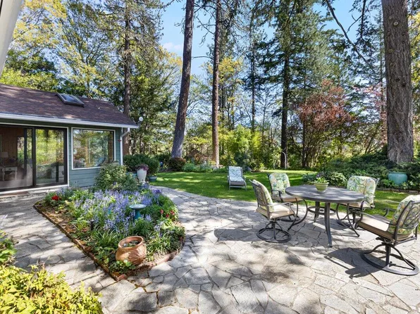 1129 Three Pines Rd, Grants Pass, OR 97526
