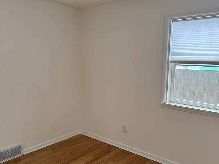 1407 W Kiernan Ave — Photo 10