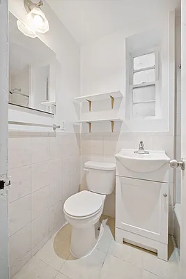 Rented by Maidman Realty Group LLC | media 5