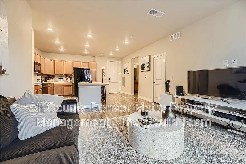2 bed, 2.0 bath, 1046 sqft, $1,895 — Photo 4