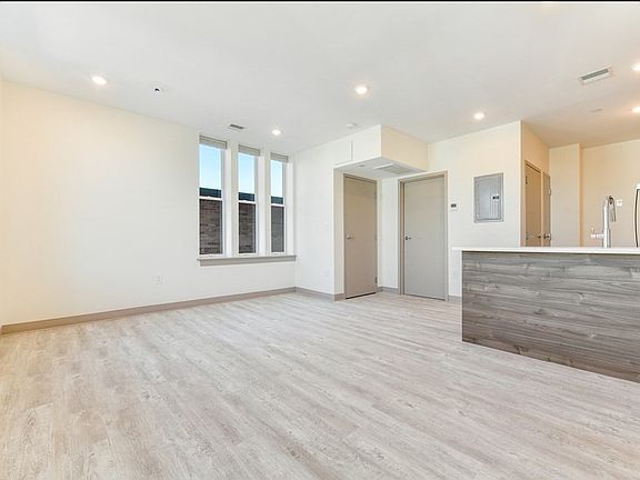 3rd image of 400 Dorchester St #206