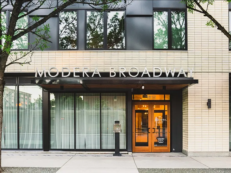 Set in the center of Capitol Hill, Modera Broadway offers you an apartment home set in an artsy, exciting, hotspot like no other.