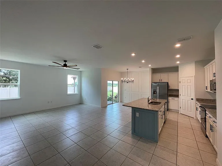 689 Crown Rose Dr — Photo 4