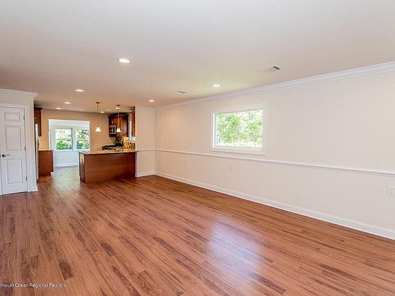5th image of 2188 Mount Hood Ln