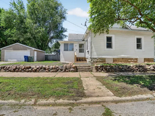 499 Columbia St, Waterloo, IA 50703