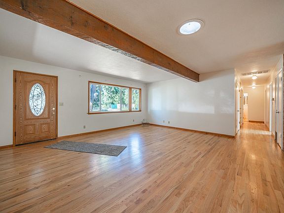 3rd image of 3082 Henderson Rd