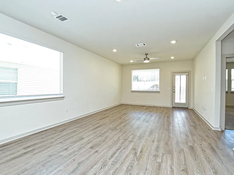 204 Merrick Rd — Photo 11