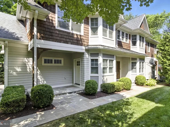 6838 Saint Albans Rd, McLean, VA 22101