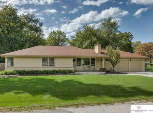 922 S 89th St, Omaha, NE 68114