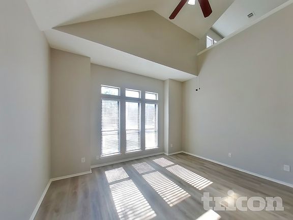 2nd image of 916 Simon Dr