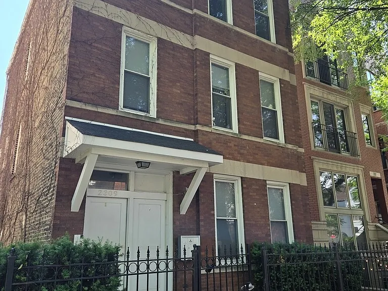 2309 N Leavitt St #3 — Photo 1