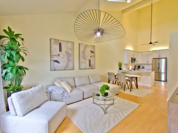 60 Emerald Woods Dr APT B7, Naples, FL 34108