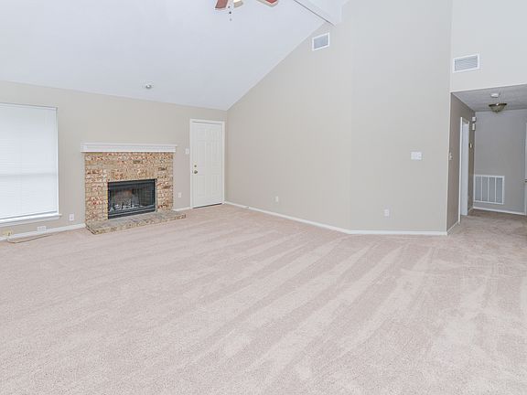4th image of 737 Rockett Ln
