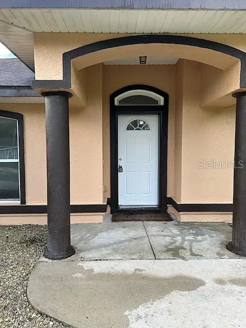 3 bed, 2.0 bath, 1818 sqft, $1,495 — Photo 2