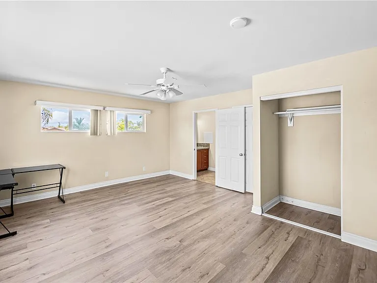 542 N Waverly St — Photo 42
