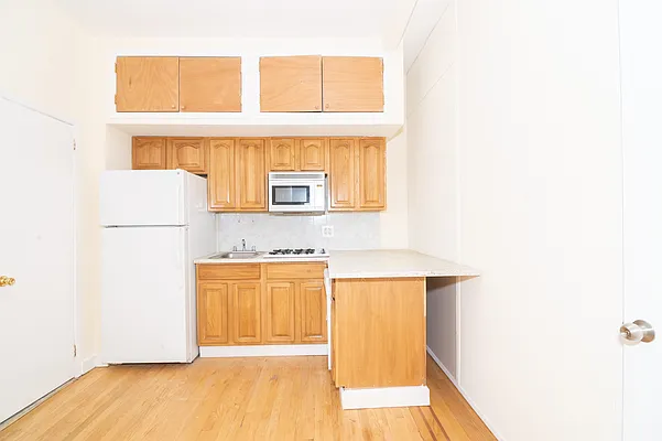 Rented by Compass | media 9