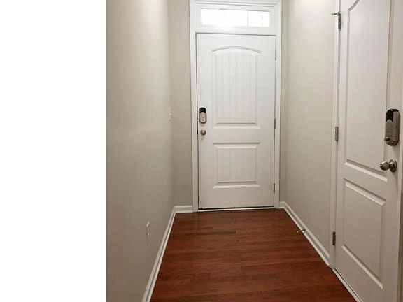3rd image of 336 English Oak Dr