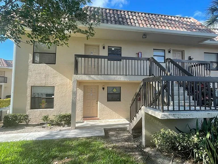 6844 Palmetto Cir S #201 — Photo 1