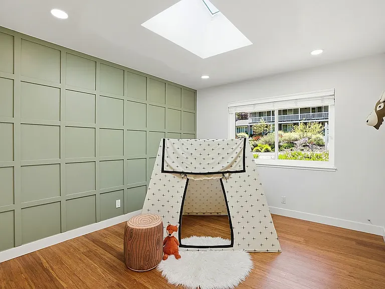 260 Corliss Dr — Photo 5