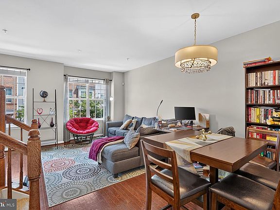 3rd image of 7243 Silver Thorn Way