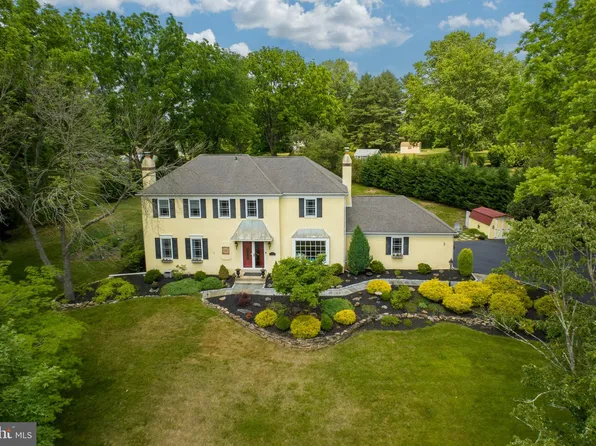 1044 Squires Dr, West Chester, PA 19382