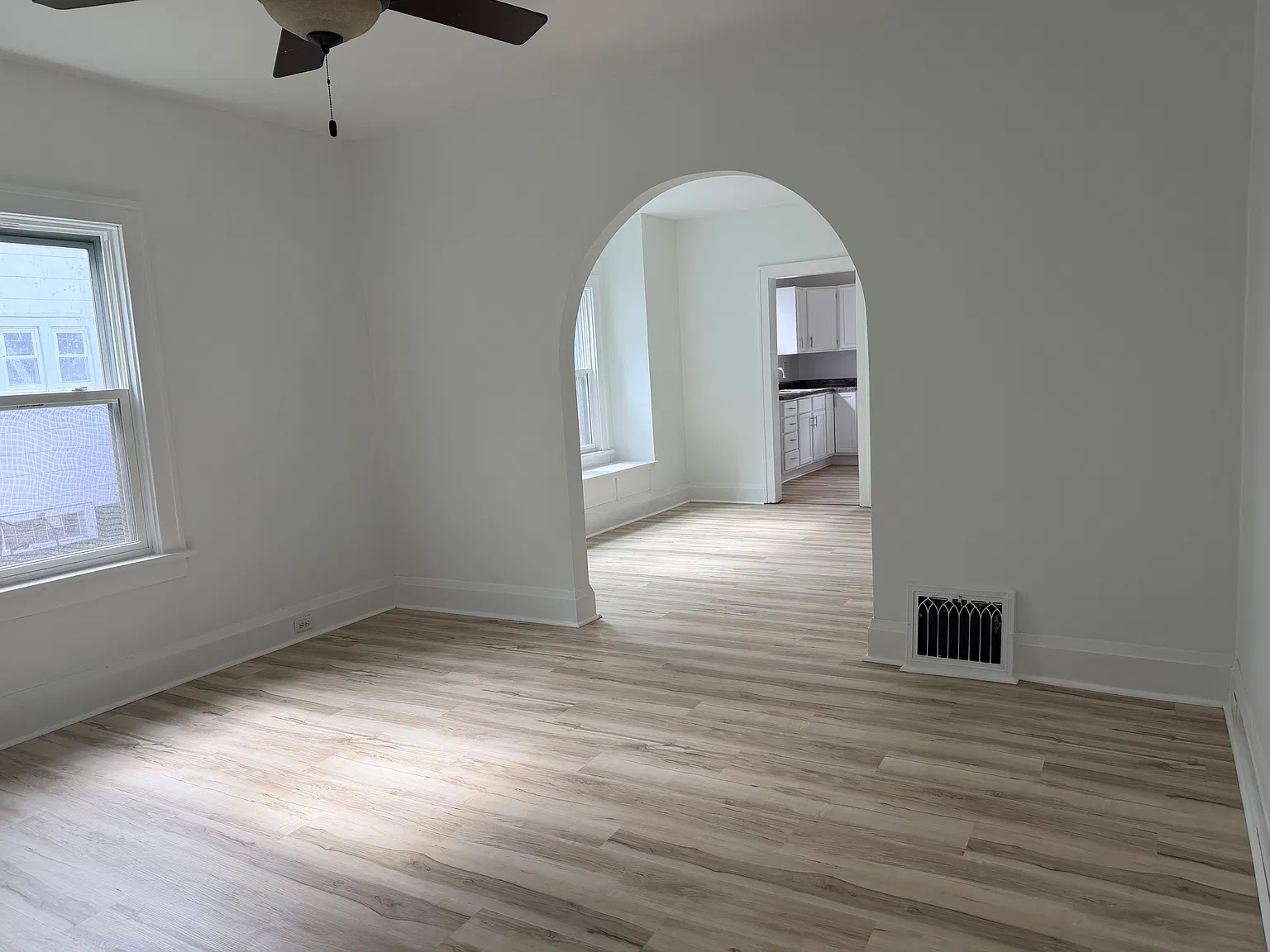 2 bed, 988 sqft, $1,695 — Photo 4
