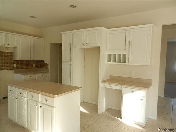 5th image of 51325 Caroline Dr