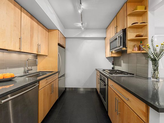 4th image of 383 E 10th St #D1