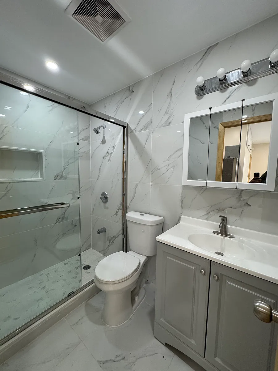 Building Photo - 741 Quincy Ave #1