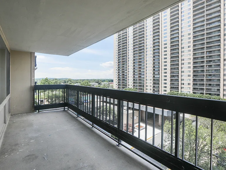 Skyline Towers — Photo 27