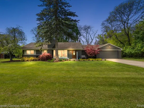 28631 Cumberland Dr, Farmington Hills, MI 48334