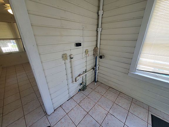 3rd image of 1633 27th Ave N