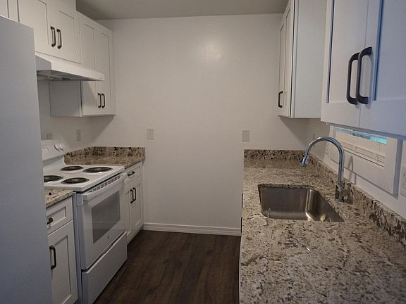 3rd image of 6560 Julia Dr