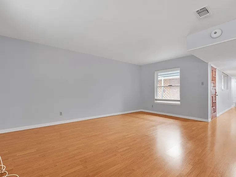 9827 Astronaut Dr — Photo 3
