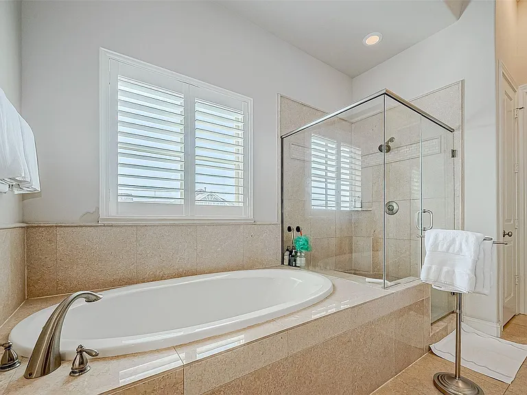 2524 Sherwin St — Photo 5