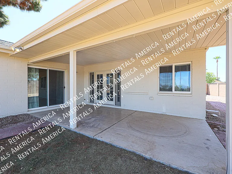 1360 W Esplanade St — Photo 30